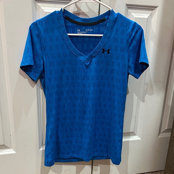 NWOT Under Armour Women's Blue Patterned V-Neck Tee sizeXS - Picture 5 of 8
